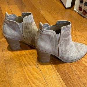 Universal Thread booties